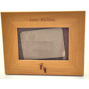 Picture Frame-"Los Ninos"-Baby Feet-Wood Grain Finish-Holds 4"x6"-Landscape